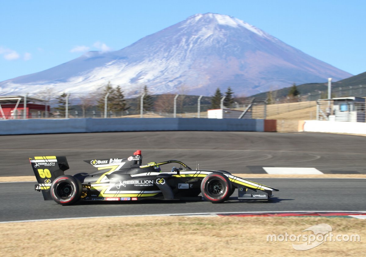 Enaam Ahmed （Buzz Racing avec B-Max）
