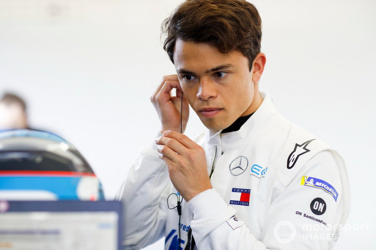 Le sort actuel de son compatriote Néerlandais Nyck de Vries - le champion de Formule 2 2019 - est un exemple de la raison pour laquelle VeeKay n'a pas envie d'entrer sur la scène européenne des roues ouvertes. 