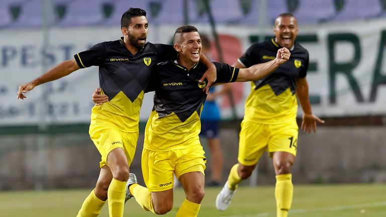 Les joueurs de Beitar célèbrent un but lors d'un match en 2017