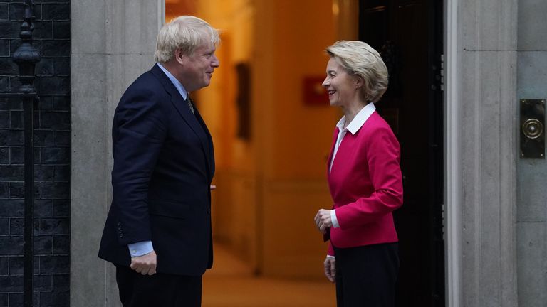 Le Premier ministre britannique Boris Johnson rencontre la présidente de la Commission européenne Ursula von der Leyen au 10 Downing Street le 8 janvier 2020 à Londres, en Angleterre