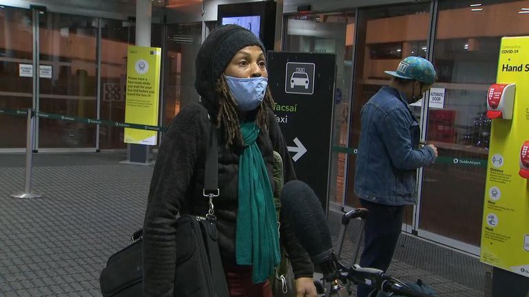 Un enterrement a également amené Sherron St Clair de Co Wicklow en Angleterre.  Encore une fois, le chagrin de sa famille a été aggravé par l'annulation brutale de leurs projets de voyage.