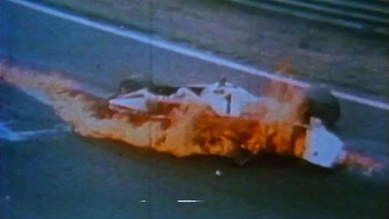 NIKI LAUDA PERD LE CONTRÔLE ET SE CRASH DANS LES FLAMMES CR-BRUNSWICK FILMS