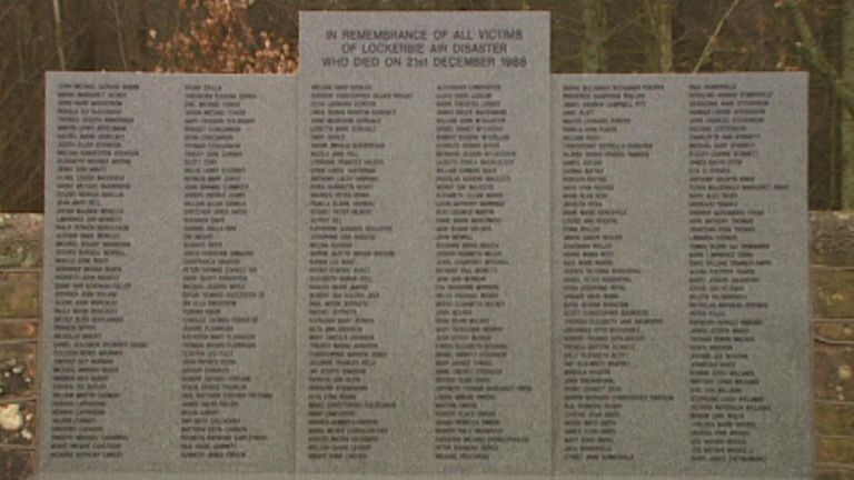 Un mémorial répertorie les 270 noms des victimes
