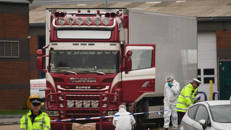 39 corps trouvés dans une remorque de camion