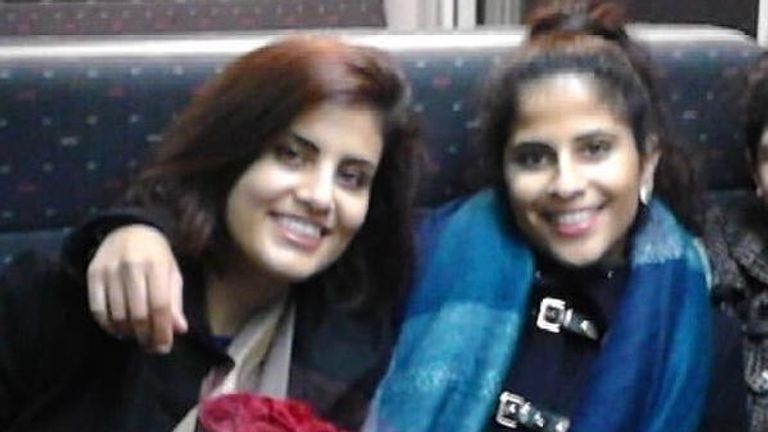 Loujain al-Hathloul (L) et sa sœur Lina al-Hathloul