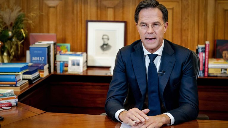Le Premier ministre Mark Rutte tient un discours télévisé