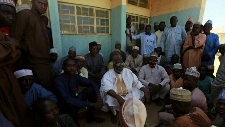Plus de 300 étudiants nigérians sont toujours portés disparus après que des hommes armés ont attaqué une école dans l'État de Katsina, au nord-ouest du pays.