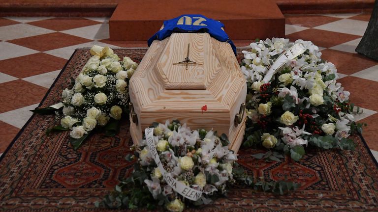 Les funérailles de l'ancien joueur italien Paolo Rossi ont eu lieu dans la cathédrale de Vicence