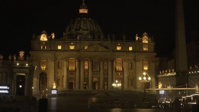 Une place St Peters vide