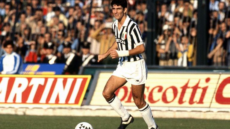 Rossi jouant pour la Juventus pendant la Serie A 1981-82