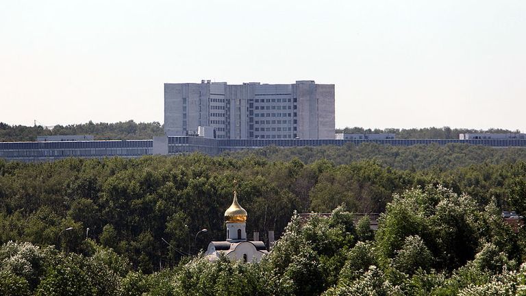 Une vue générale du siège du Service de renseignement extérieur russe (SVR) à l'extérieur de Moscou prise le 29 juin 2010. La Russie a demandé le 29 juin une explication des États-Unis sur les arrestations d'un réseau d'espionnage présumé, qui a frappé à un moment de réchauffement rapide liens entre Moscou et Washington.  Les États-Unis ont déclaré le 28 juin qu'ils avaient ouvert un énorme réseau d'espionnage présumé, annonçant l'arrestation de 10 