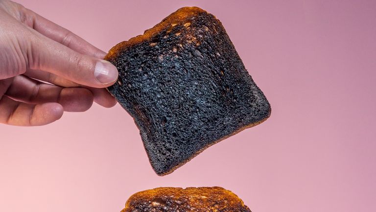 Des odeurs désagréables comme le pain grillé brûlé et le soufre ont également été signalées