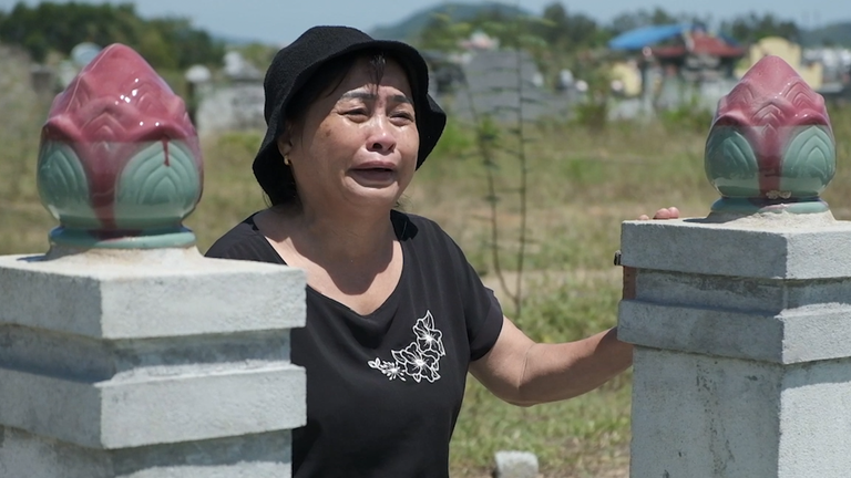 Nguyen Thi Phong visite la tombe de sa fille