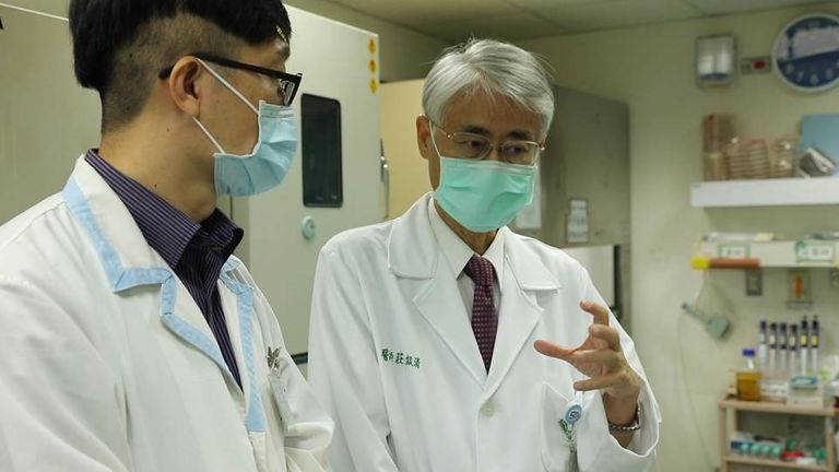 Le professeur Chuang Yin-ching qui a averti le monde du virus de Wuhan - photos envoyées par Tom Cheshire