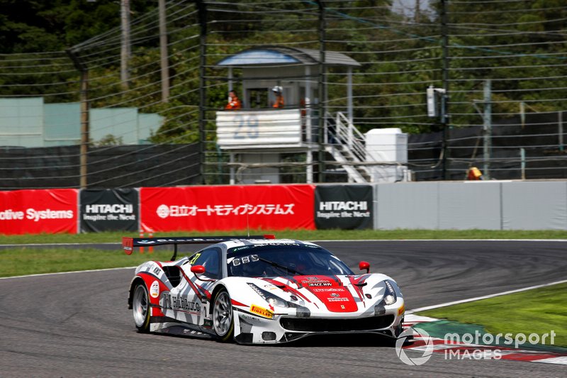 # 27 HubAuto Corsa Ferrari 488 GT3: Heikki Kovalainen, Nick Cassidy, Nick Foster