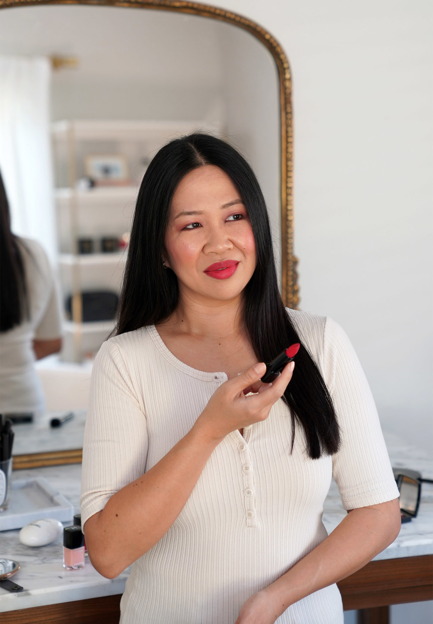 Chanel Rouge Allure Velvet Extreme dans 134 Eclosion 