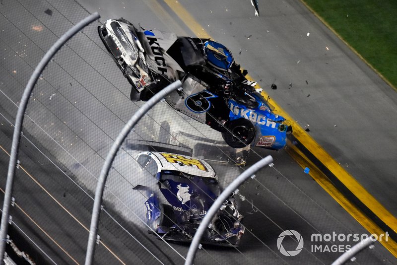 Crash de Ryan Newman, Roush Fenway Racing, Ford Mustang Koch Industries