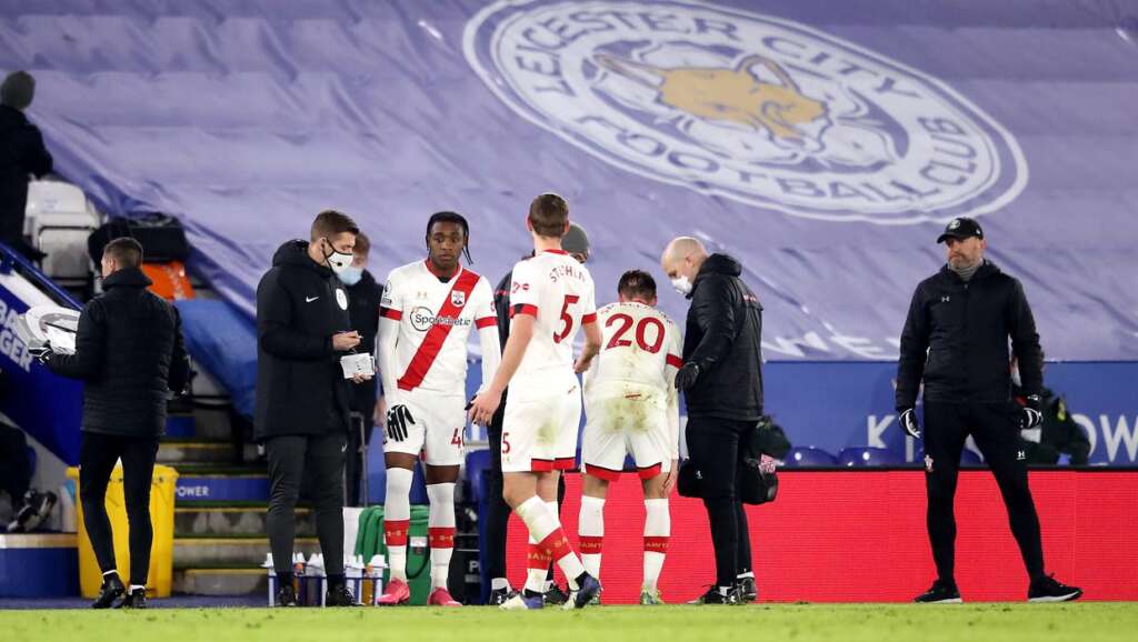 Ralf Hassenhuttl dénonce la blessure de Will Smallbone tandis que Wayne Rooney loue Jason Knight de première classe