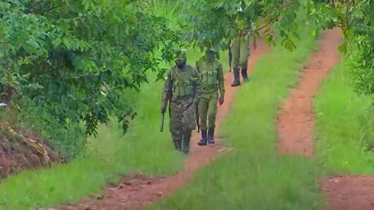 Un porte-parole de l'armée a déclaré que des troupes se trouvaient dans la zone pour protéger M. Wine