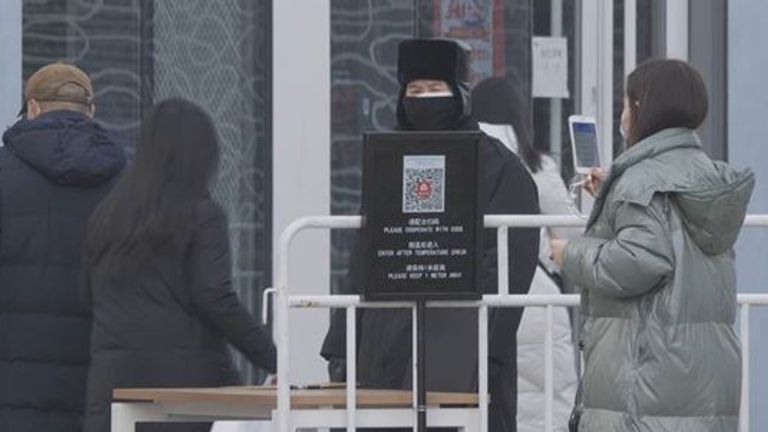 Le code QR que les gens doivent scanner avant de pouvoir entrer dans n'importe quel endroit de Pékin, prouvant leur état de santé