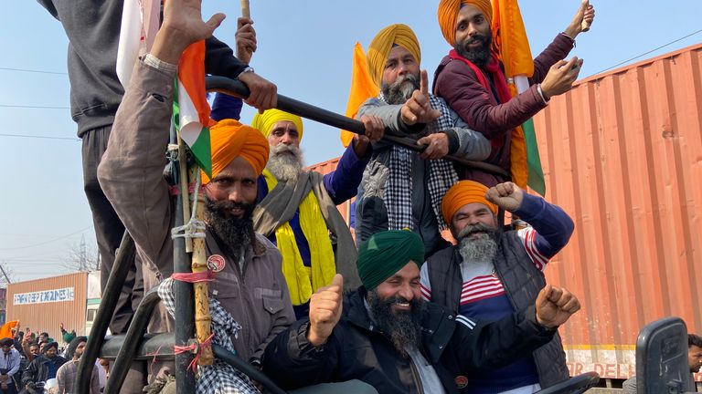 Les agriculteurs protestent contre trois lois controversées introduites par le Premier ministre Narendra Modi