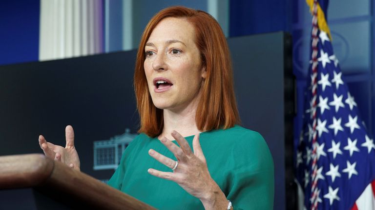 L'attachée de presse de la Maison Blanche, Jen Psaki, s'adresse à des journalistes à la Maison Blanche à Washington, États-Unis, le 25 janvier 2021. REUTERS / Kevin Lamarque
