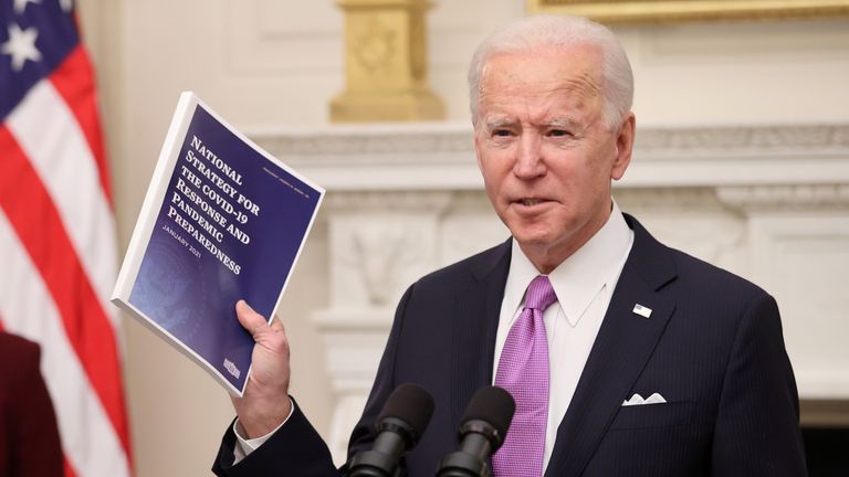 Le président Joe Biden a perdu peu de temps pour dévoiler un plan pour lutter contre la crise des coronavirus. 