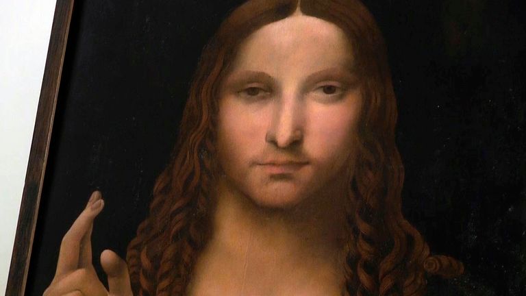 Le tableau est une copie du Salvator Mundi (Sauveur du monde) de da Vinci qui s'est vendu pour un montant record de 450 millions de dollars (330 millions de livres sterling) lors d'une vente aux enchères Christie's en 2017.
