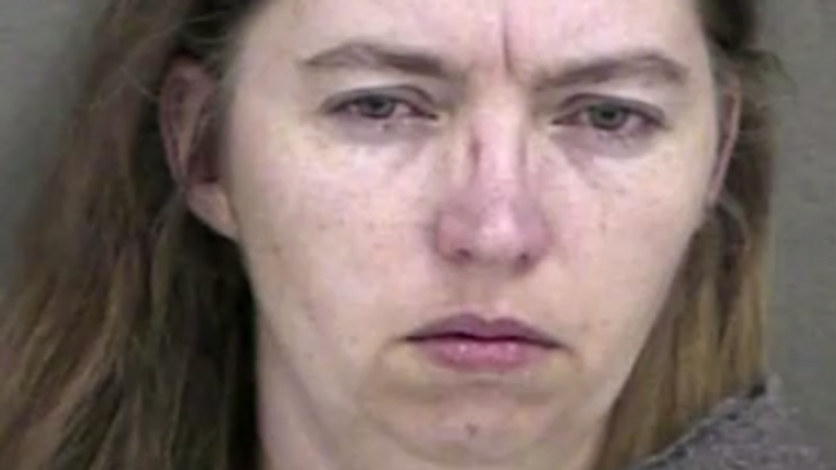 Lisa Montgomery photographiée dans un mug de la police après son arrestation
