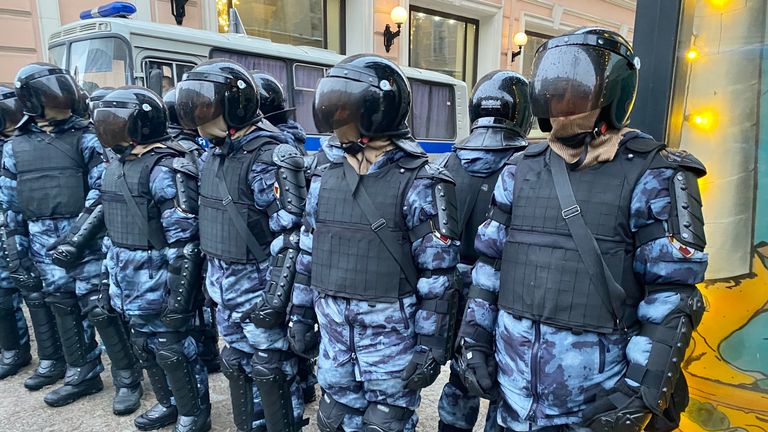 La police a répondu aux manifestations après l'arrestation de Navalny