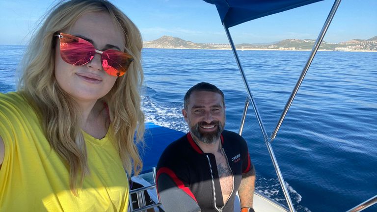 Ant Middleton et Rebel Wilson.  Pic: Sky UK