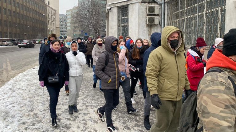 Les manifestants ont déménagé trois fois après que la police a bouclé la place principale