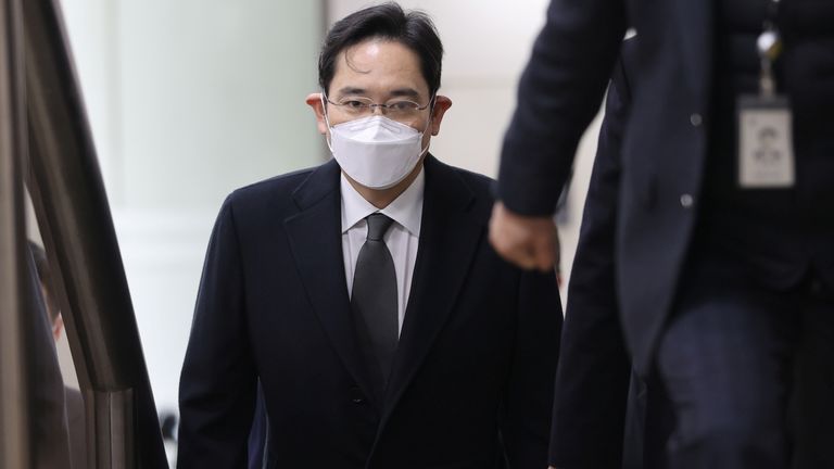 L'héritier du groupe Samsung, Jay Y. Lee, arrive devant un tribunal de Séoul, Corée du Sud, le 18 janvier 2021. Yonhap via REUTERS 
