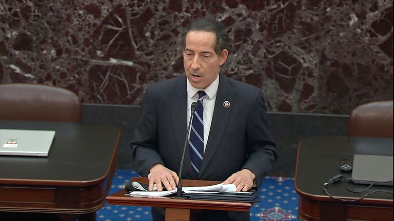 Jamie Raskin, D-Md., directeur principal de la mise en accusation, lit au Sénat l'article de mise en accusation Pic: AP
