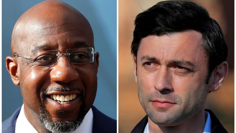 Le révérend Raphael Warnock (L) sera rejoint au Sénat américain par Jon Ossof (R)
