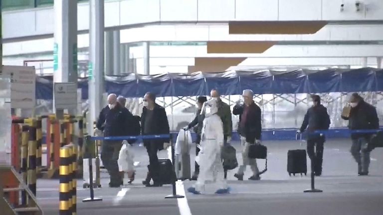   Une équipe mondiale de scientifiques dirigée par l'Organisation mondiale de la santé est arrivée jeudi 14 janvier dans la ville centrale de Wuhan, en Chine, pour enquêter sur les origines de la pandémie de coronavirus.