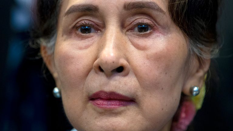 Aung San Suu Kyi a été accusée d'avoir enfreint les lois d'importation et d'exportation