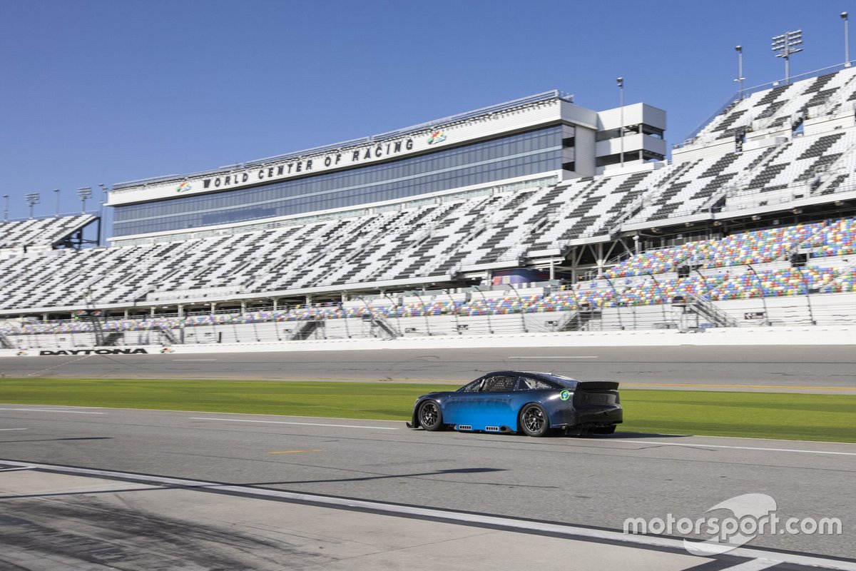 Chris Buescher conduit la voiture NASCAR Next gen