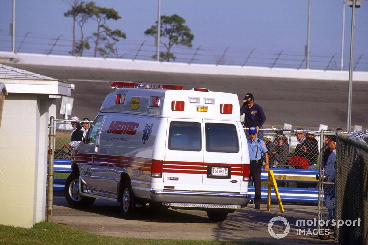 Ambulance Dale Earnhardt après son accident 