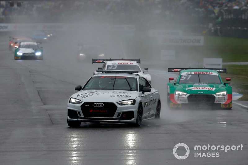 Voiture de sécurité sur piste