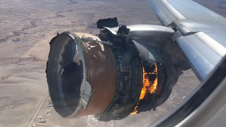 Le moteur du vol 328 United Airlines est en feu après avoir subi 