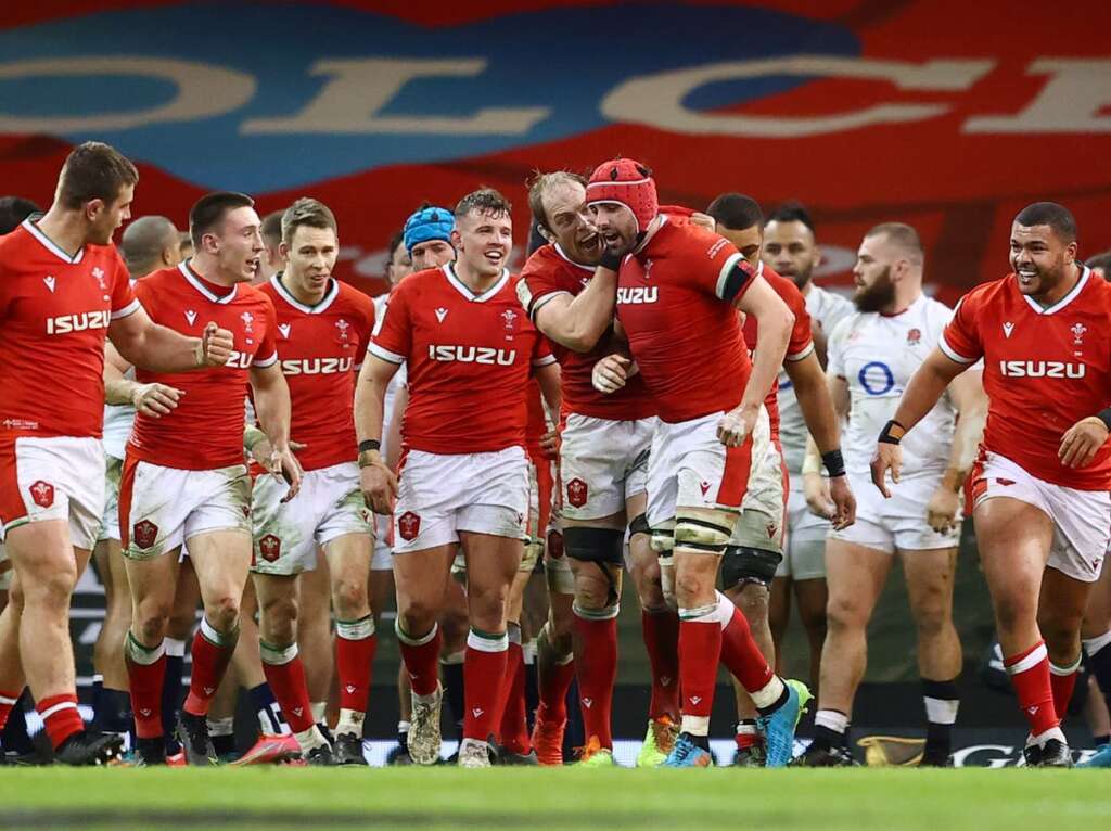 Le Pays de Galles remporte la Triple Couronne avec une victoire sur l’Angleterre mal disciplinée
