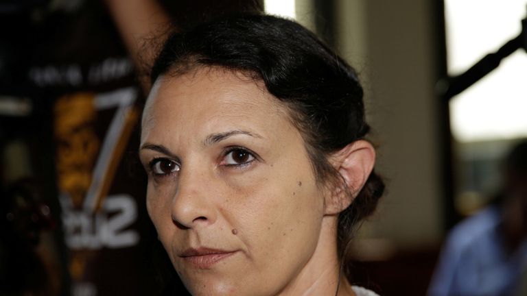 La ressortissante australienne Sara Connor est assise dans une salle d'audience pour la détermination de la peine