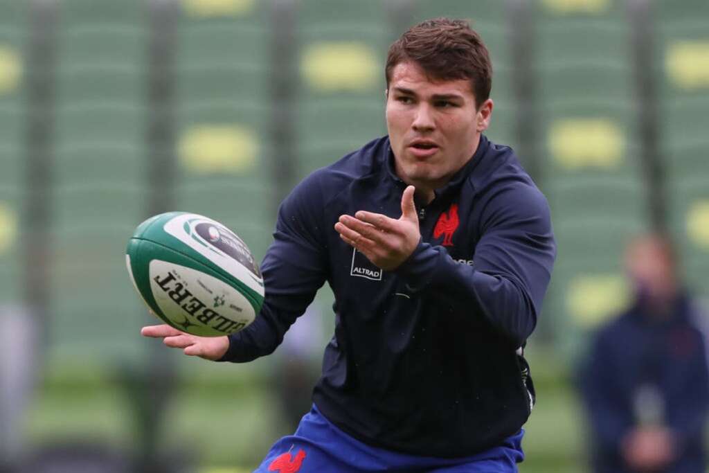 Le demi de mêlée de France Antoine Dupont ratera le match des Six Nations avec l’Écosse après un test Covid positif