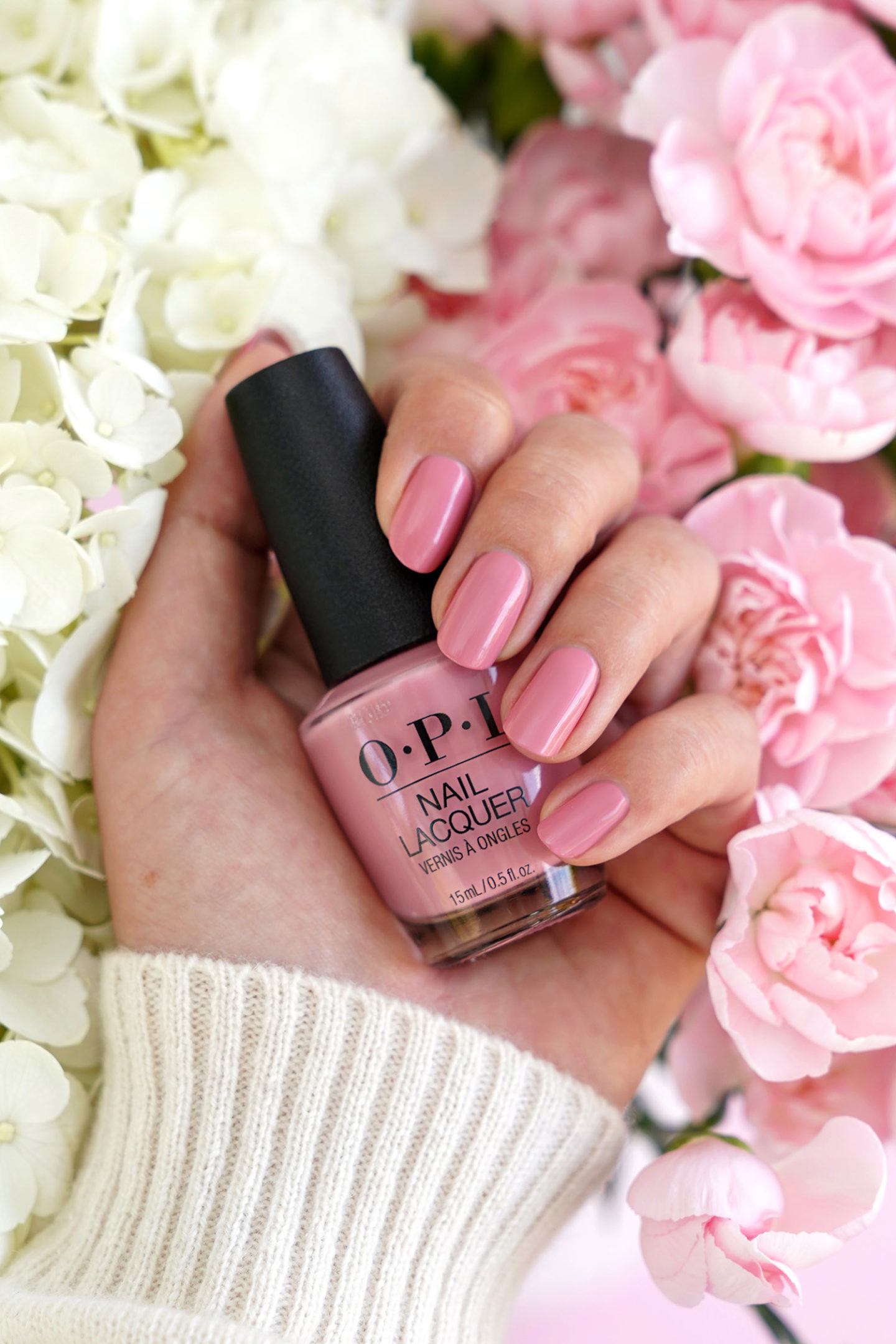 OPI Suzi appelle le Swatch de vernis à ongles Paparazzi