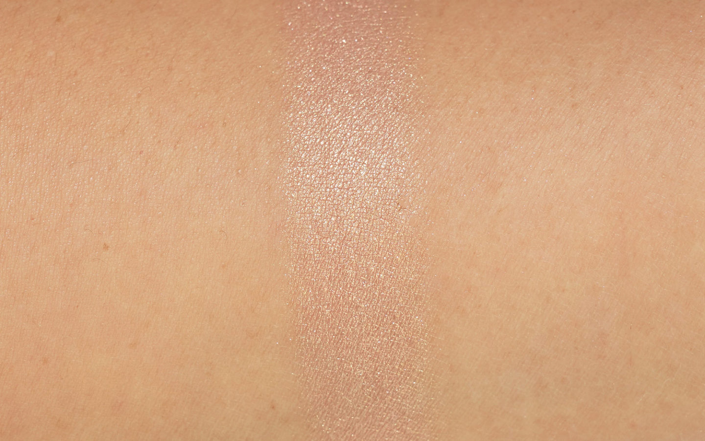 Pat McGrath Divine Rose Skin Fetish Ultra Glow Highlighter Swatch