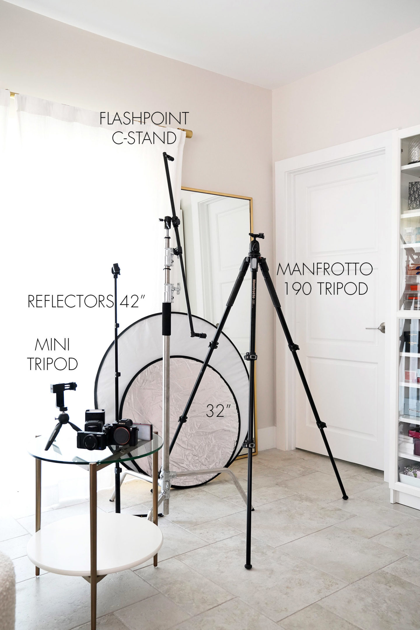 Trépied, réflecteurs, caméras, équipement et outils de montage |  Le Look Book Beauté