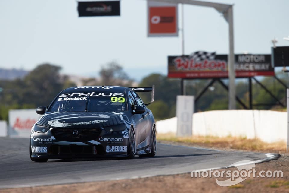 Supercars teste des graphiques de pare-brise lors de tests.