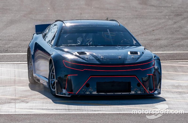 Joey Logano teste le stock car de nouvelle génération pour la série Nascar Cup