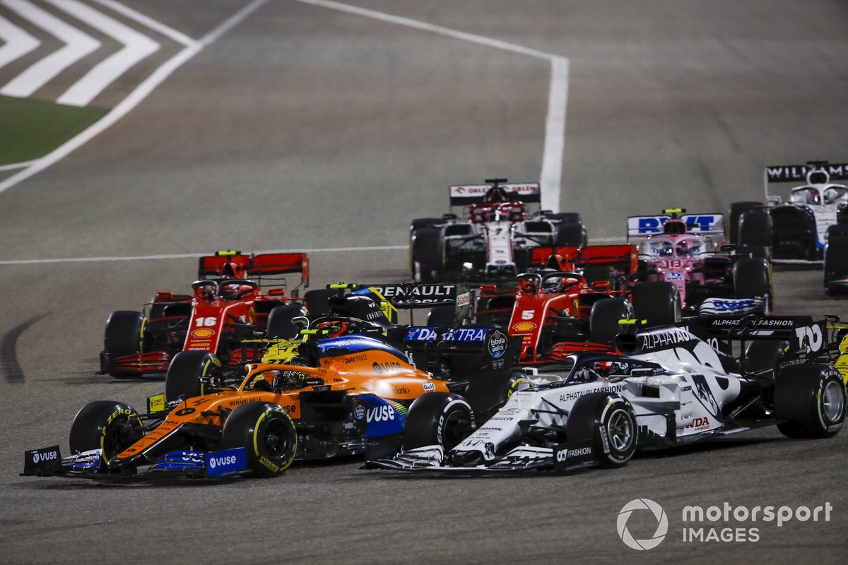 Lando Norris, McLaren MCL35, Pierre Gasly, AlphaTauri AT01, Sebastian Vettel, Ferrari SF1000, Charles Leclerc, Ferrari SF1000, Lance Stroll, Racing Point RP20, et Kimi Raikkonen, Alfa Romeo Racing C39, au redémarrage